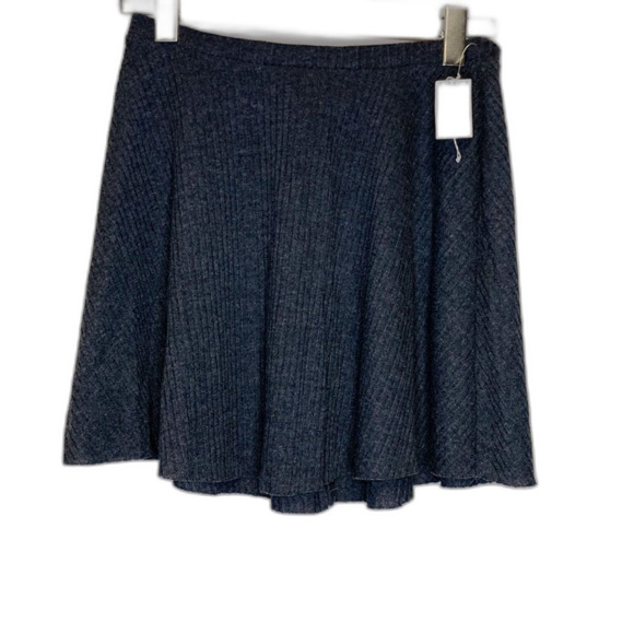 H.I.P. (Happening In The Present) Tilly’s NWTs Gray Knit Skater Mini Skirt Sz S - Picture 2 of 9